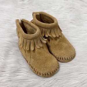 Minnetonka Baby Infant Tan Suede Leather Back Flap Bootie Moccasins Size 4